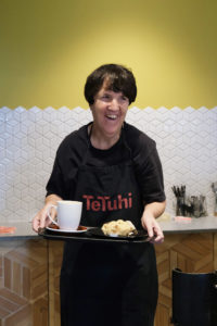 Te Tuhi Café trainee Rachel. Photo by Stephanie Xie, 2021.