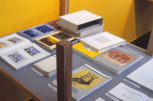 Die Bücher Der Künstler, 1997 (installation view).