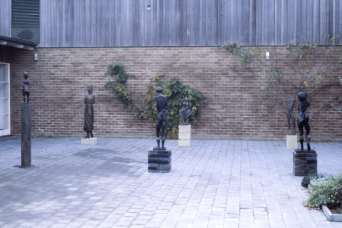 Figures in a Landscape, Standing Sculpture 1982-1989, 1989 (installation view).