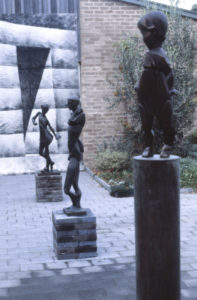 Figures in a Landscape, Standing Sculpture 1982-1989, 1989 (installation view).
