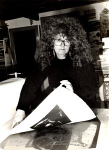 Carole Shepheard, Printmaker and Curator of New Zealand Women Printmakers, 1993. Photograph by Gil Hanly.