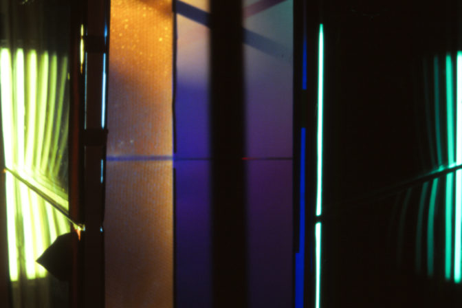 Melanie Yonge: Light Labyrinth, 1999 (installation view).